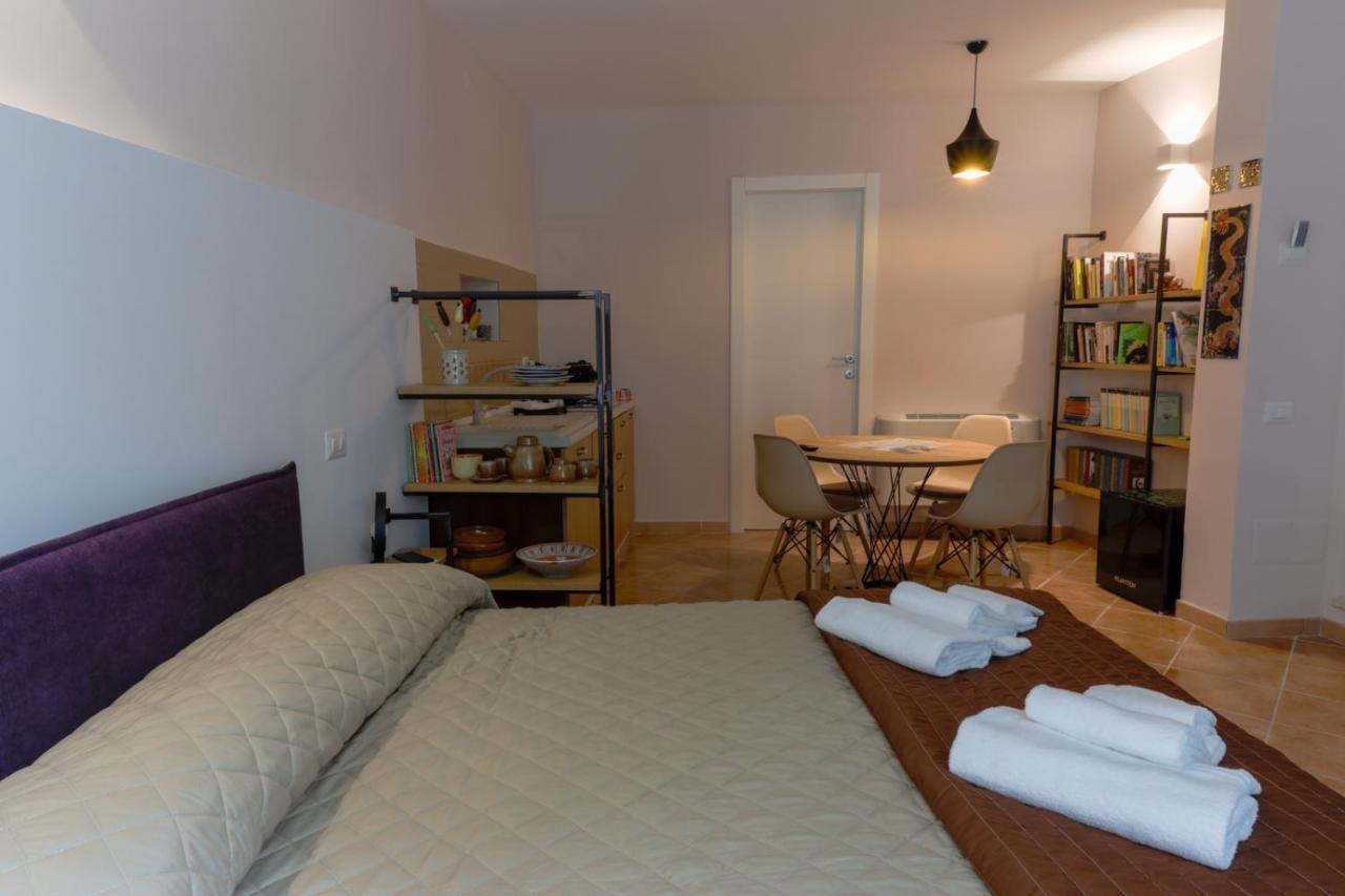 Отель Bed&Book Матера Экстерьер фото